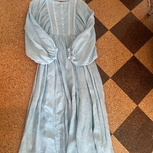 Maxi dress with Voluminous Sleeves